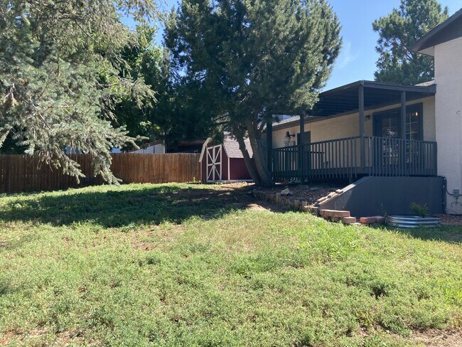 Building Photo - 5480 Descanso Cir W