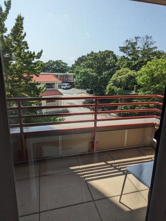 Building Photo - Brighton luxury 2 bedroom 2 bath with parking for January 1