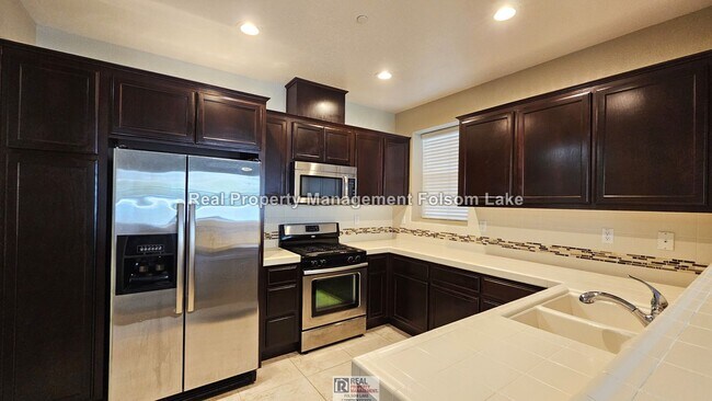 Building Photo - 3 Bed 2.5 Bath | Large Patio | Rivage in the Parkway