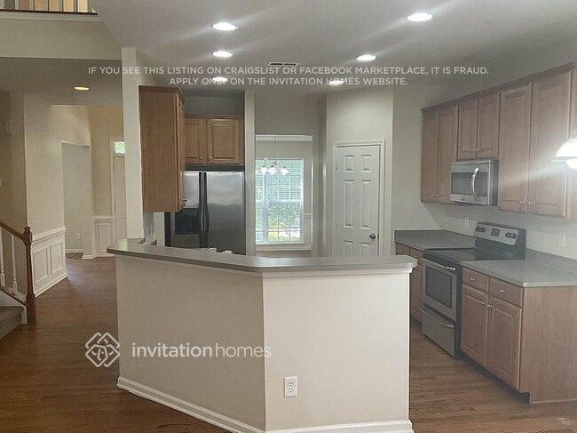 Building Photo - 2201 Baggins Ln