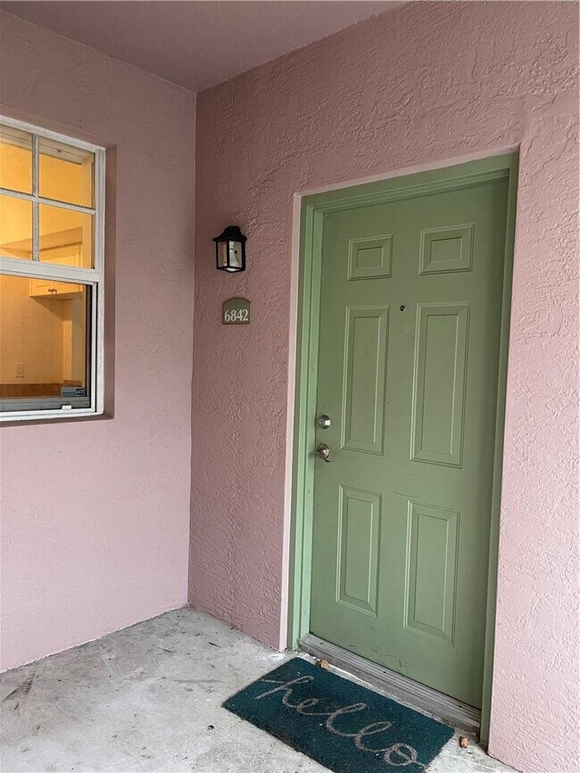 Foto del edificio - 6842 W Sample Rd