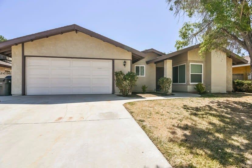 Primary Photo - 44840 Hanstead Ave
