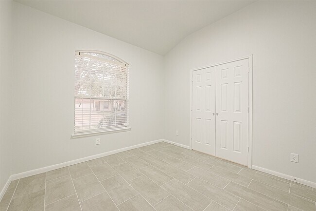 Building Photo - 6406 Applewood Forest Dr