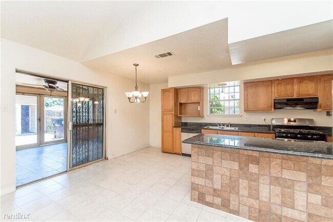 Building Photo - 3 br, 2 bath House - 3120 Preston Pl