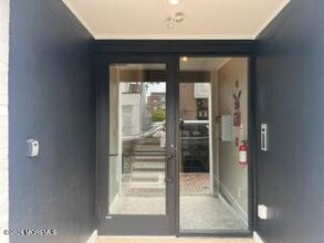 Building Photo - 16 Monmouth St