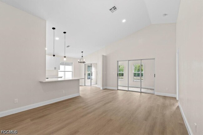 Foto del edificio - 3358 Sabal Springs Blvd
