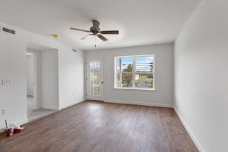 Building Photo - 24 Jersey Way