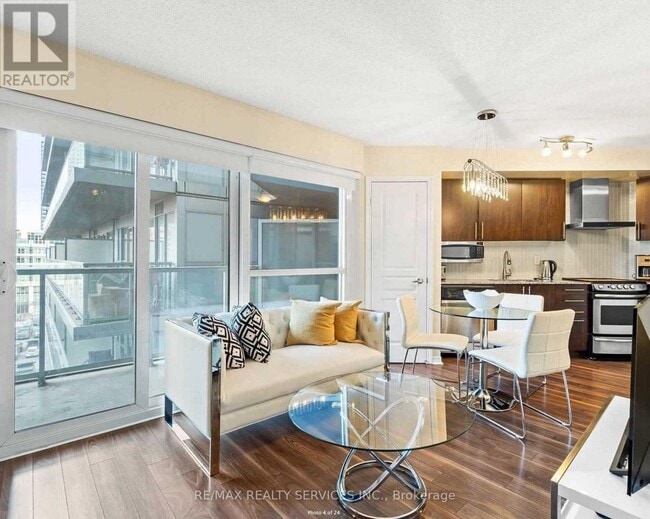 Building Photo - 352 Front St W