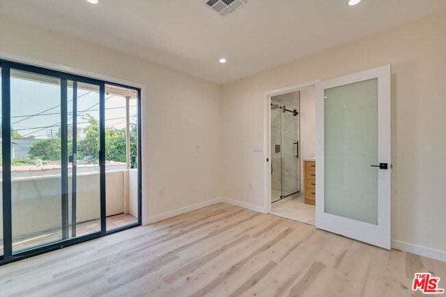 Building Photo - 843 Westbourne Dr