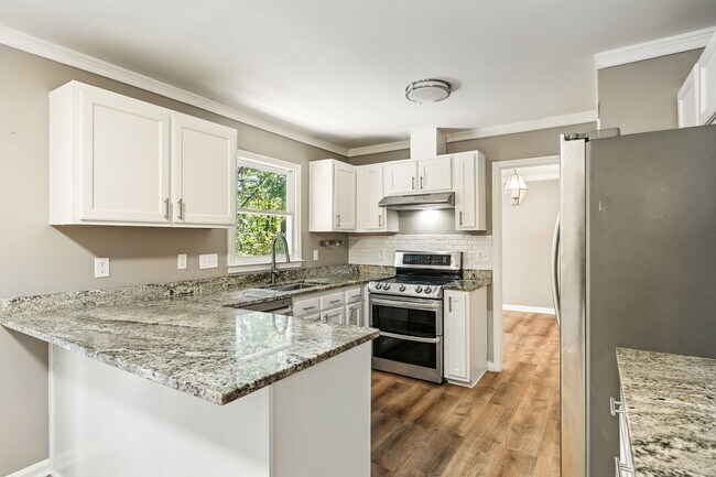 Foto del edificio - 2 Minutes Off I-885 4be / 2.5 ba House in ...