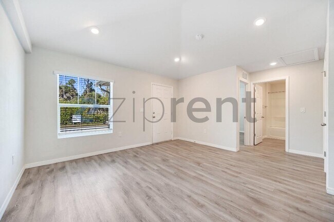 Building Photo - 12009 Henley Ave