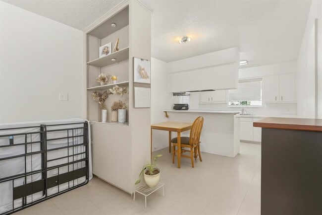 Building Photo - 6911 Cooper Ln