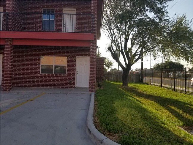 Building Photo - 1814 E Iowa Rd