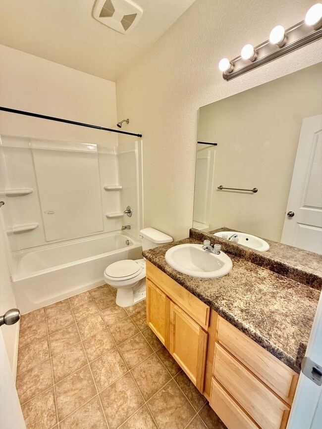 Building Photo - 6 Month lease special $100/mo off per month. Priced at $2195 after discount. Beautiful 3 Bed / 2 ...