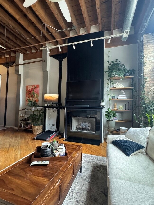 Building Photo - 226 N Clinton St