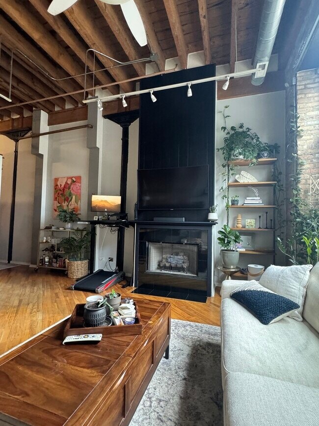 Foto del edificio - 226 N Clinton St