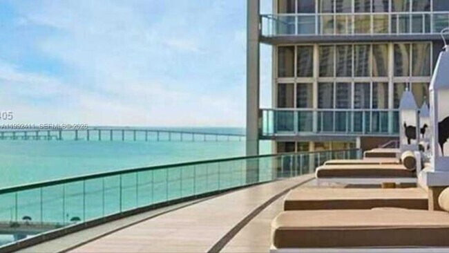 Foto del edificio - 465 Brickell Ave