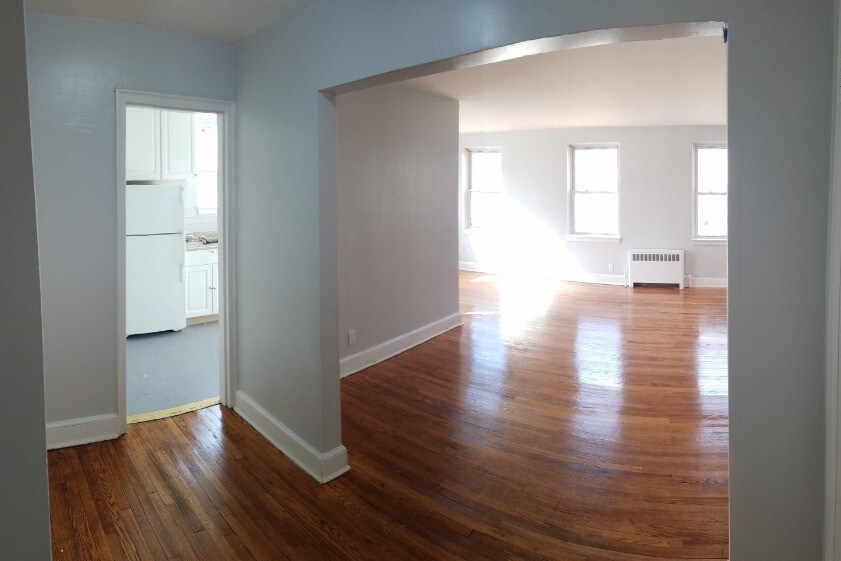 Primary Photo - 297 Putnam St