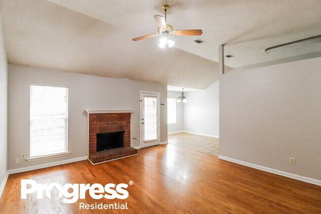 Foto del edificio - 9309 Garden Woods Cove