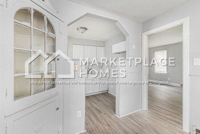 Foto del edificio - 5291 Farmbrook St
