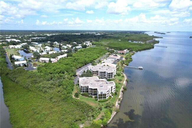 Foto del edificio - 9612 Riverside Dr