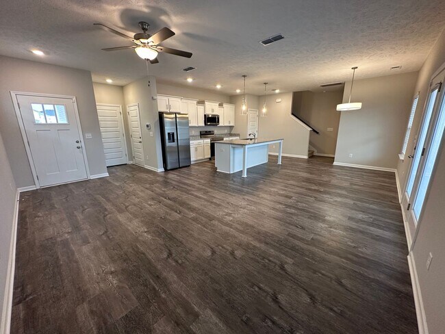 Building Photo - MOVE IN SPECIAL Beautiful Open Concept 3 B...