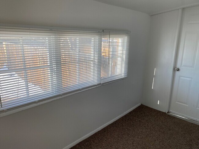 Building Photo - 1701 W Kiowa St