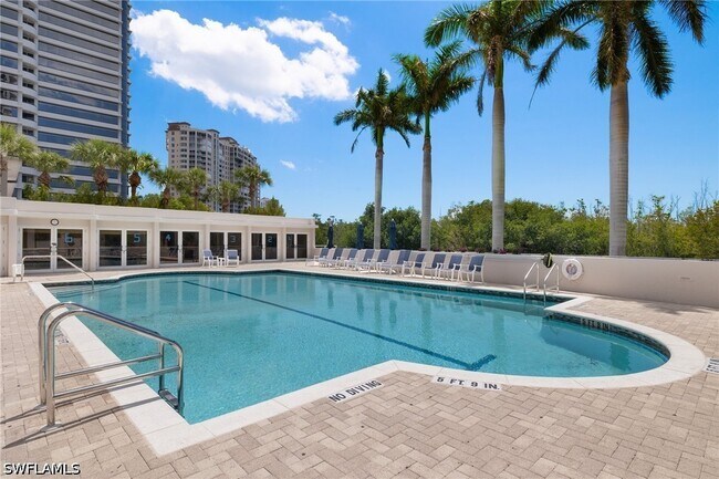 Foto del edificio - 6849 Grenadier Blvd