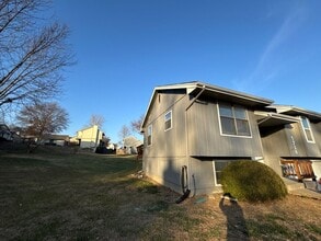 Building Photo - 5716 N London Ave