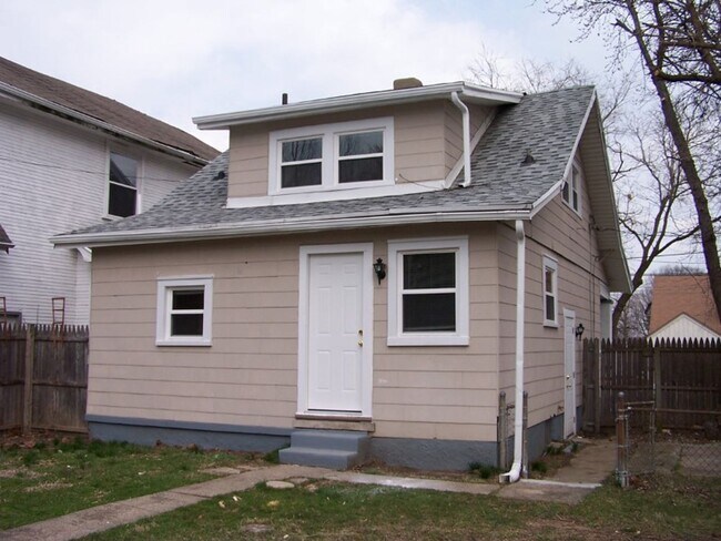 Foto del edificio - 3712 Wayne Ave 2BR/1BA (Dayton)