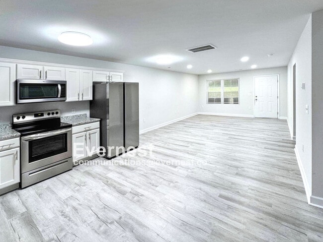 Building Photo - 3902 Fairall Dr