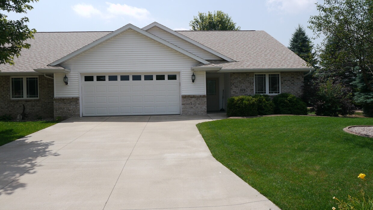 Primary Photo - 324 Cordy Ln