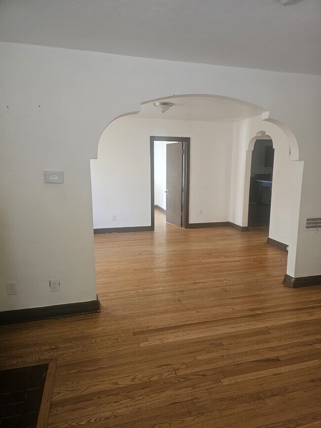 Foto del edificio - 2824 Colonial Ave