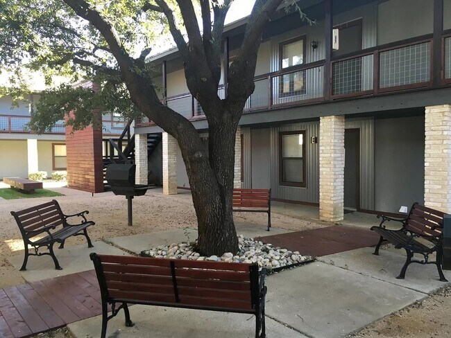Foto del edificio - Updated 2/2 Condo Near Baylor!