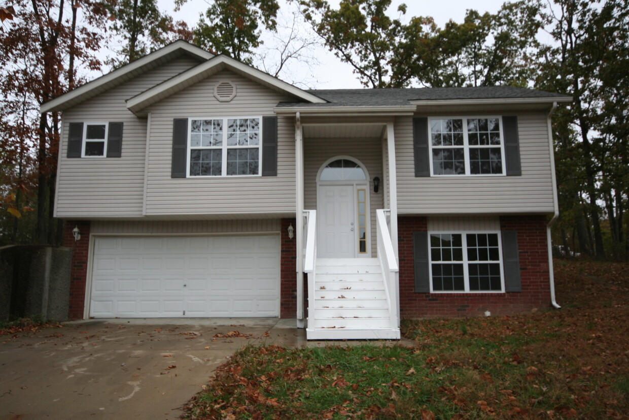 Foto principal - 3 bedroom home in Lake Ozark