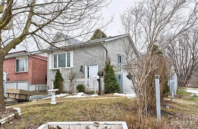 Building Photo - 839 Mountain Ash Rd
