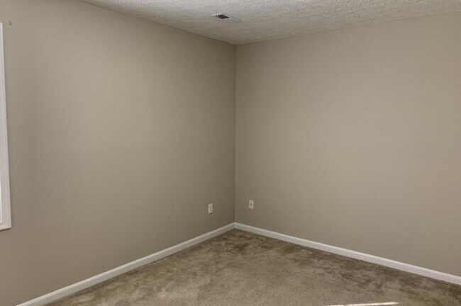Foto del edificio - 409 Three Creeks Ct