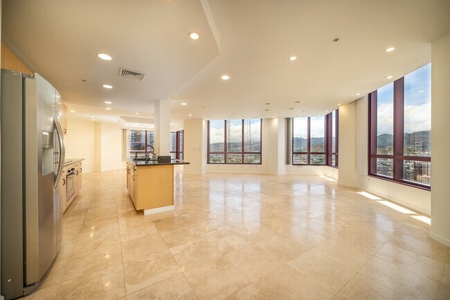 Building Photo - (2BR/2.5BA/3PKG in Imperial Plaza, Honolulu)