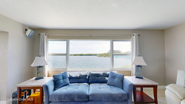 Foto del edificio - 1729 Minutemen Causeway