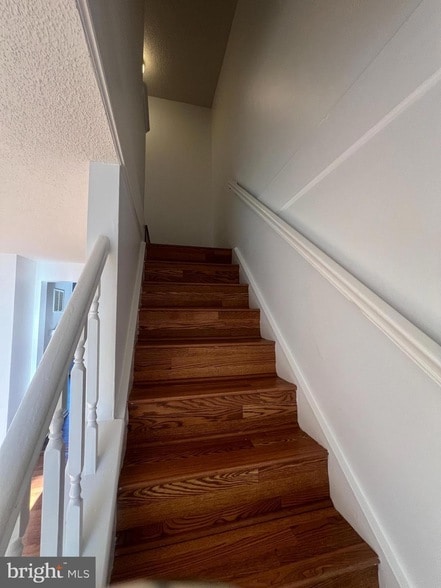 Building Photo - 405 Carnaby St