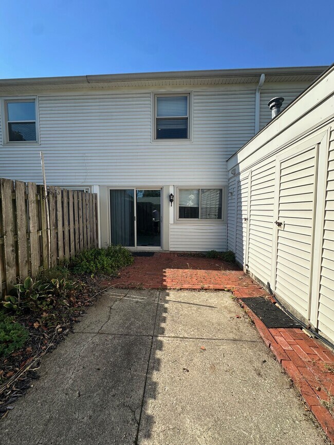 Foto del edificio - 1008 Manor Ln