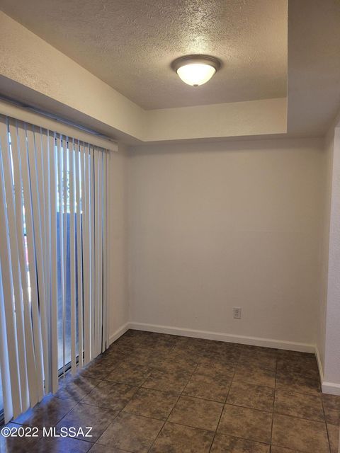 Foto del edificio - 1620 N Wilmot Rd