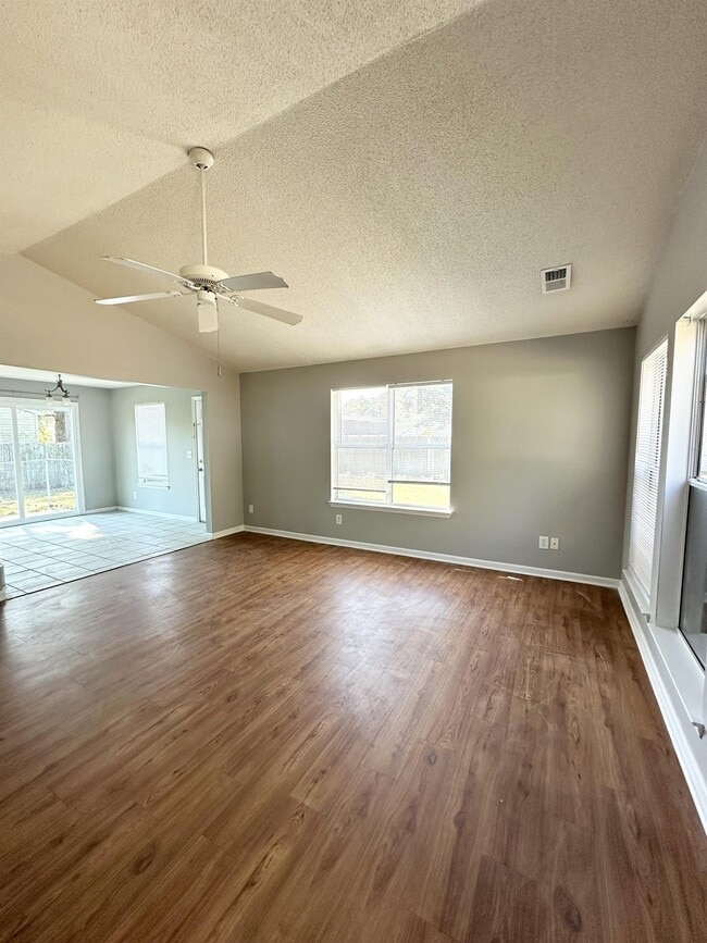 Building Photo - 24 Irongate Dr