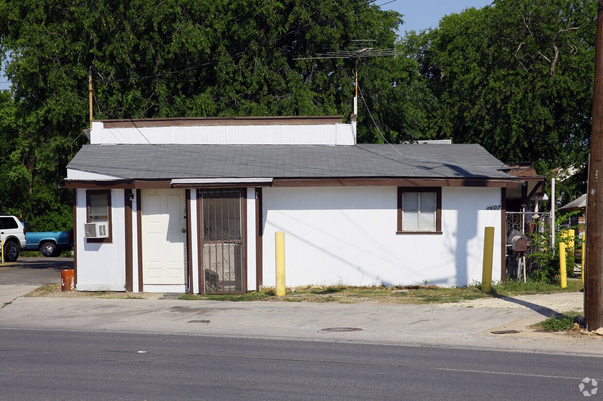 Building Photo - 3607 Nogalitos St