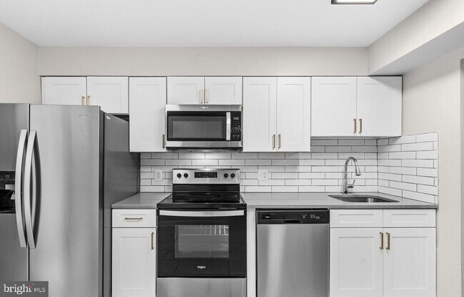 Foto del edificio - 19728 Wootton Ave