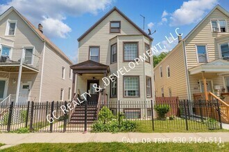 Building Photo - 2519 N Hamlin Ave