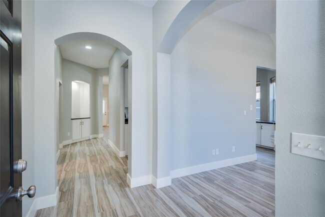 Building Photo - 6015 Brigstone Park Dr
