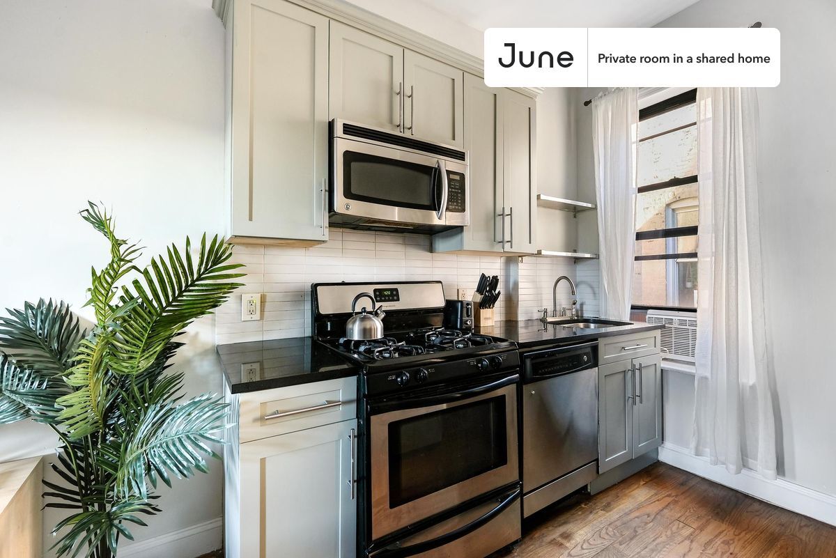 Primary Photo - Private bedroom in 4 bed/1 bath Home