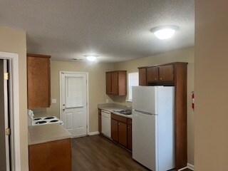 Foto del edificio - 2432 Brantley Way
