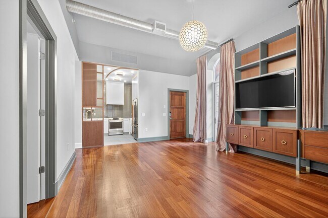 Foto del edificio - Available Now! High End 2 Bed 2 Bath in Lu...